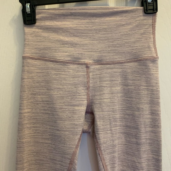 Lulu lemon Align women’s capri leggings - Picture 5 of 7
